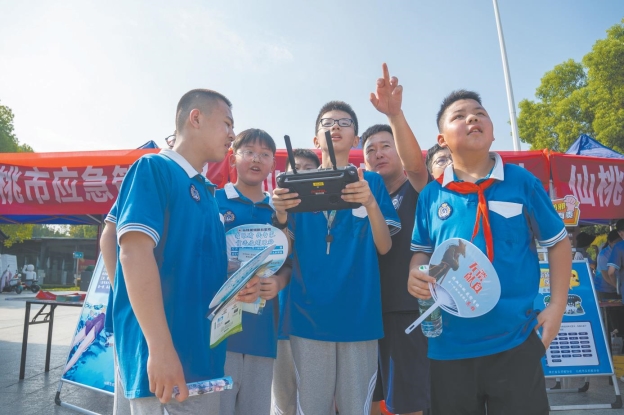 科普盛宴趣味十足——2025年仙桃市全国科普月主场...